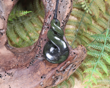 Twist or Pikorua carved from Rimu Pounamu - NZ Greenstone