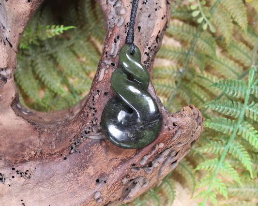 Twist or Pikorua carved from Rimu Pounamu - NZ Greenstone