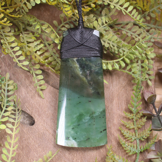 Hapopo Pounamu Toki - NZ Greenstone