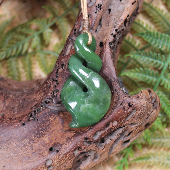 Twist or Pikorua carved from Hapopo Pounamu - NZ Greenstone