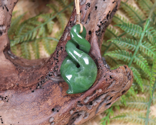 Twist or Pikorua carved from Hapopo Pounamu - NZ Greenstone