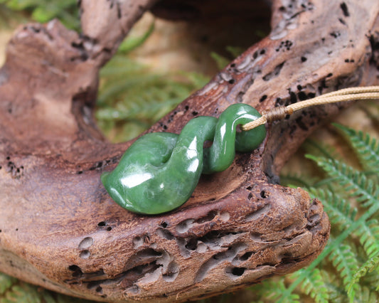Twist or Pikorua carved from Hapopo Pounamu - NZ Greenstone