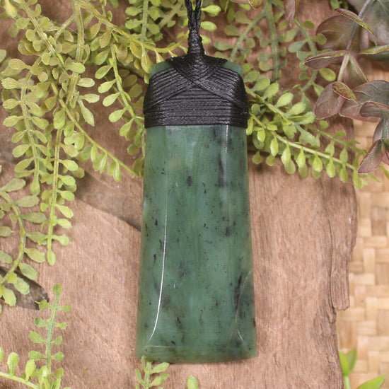 Hapopo Pounamu Toki - NZ Greenstone