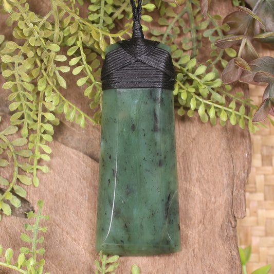 Hapopo Pounamu Toki - NZ Greenstone
