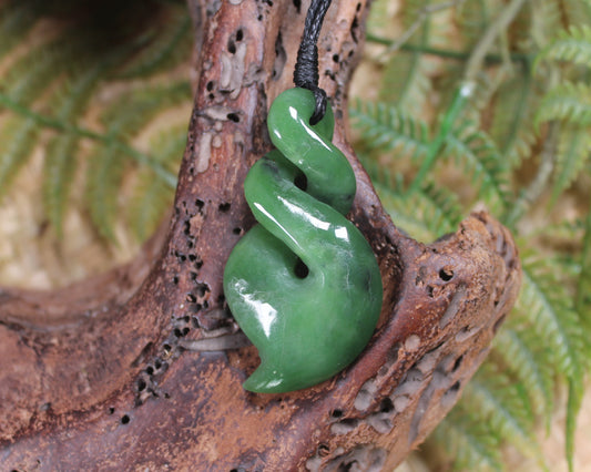 Twist or Pikorua carved from Hapopo Pounamu - NZ Greenstone