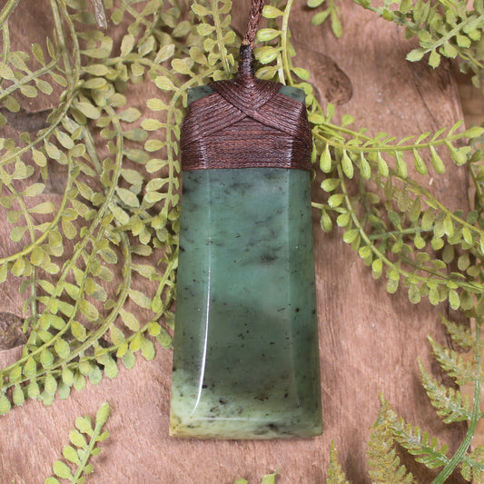 Hapopo Pounamu Toki - NZ Greenstone