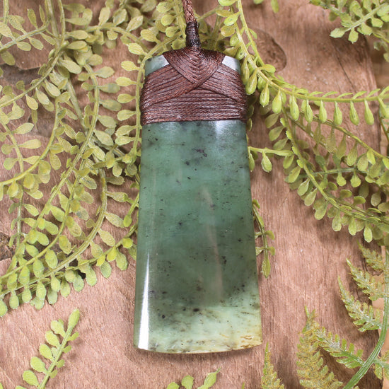 Hapopo Pounamu Toki - NZ Greenstone