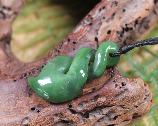 Twist or Pikorua carved from Hapopo Pounamu - NZ Greenstone