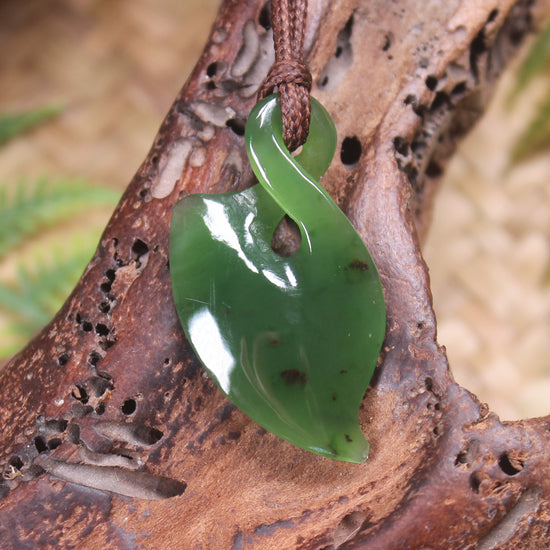Twist or Pikorua carved from Hapopo Pounamu - NZ Greenstone