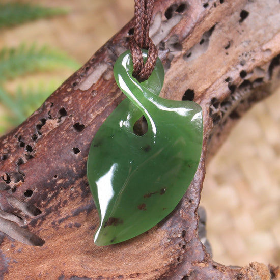 Twist or Pikorua carved from Hapopo Pounamu - NZ Greenstone