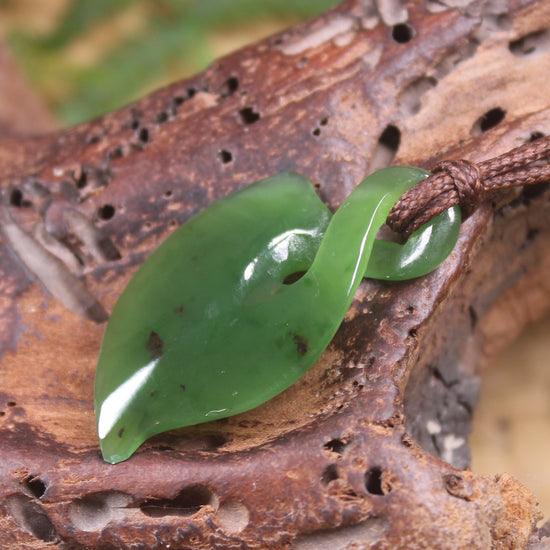 Twist or Pikorua carved from Hapopo Pounamu - NZ Greenstone