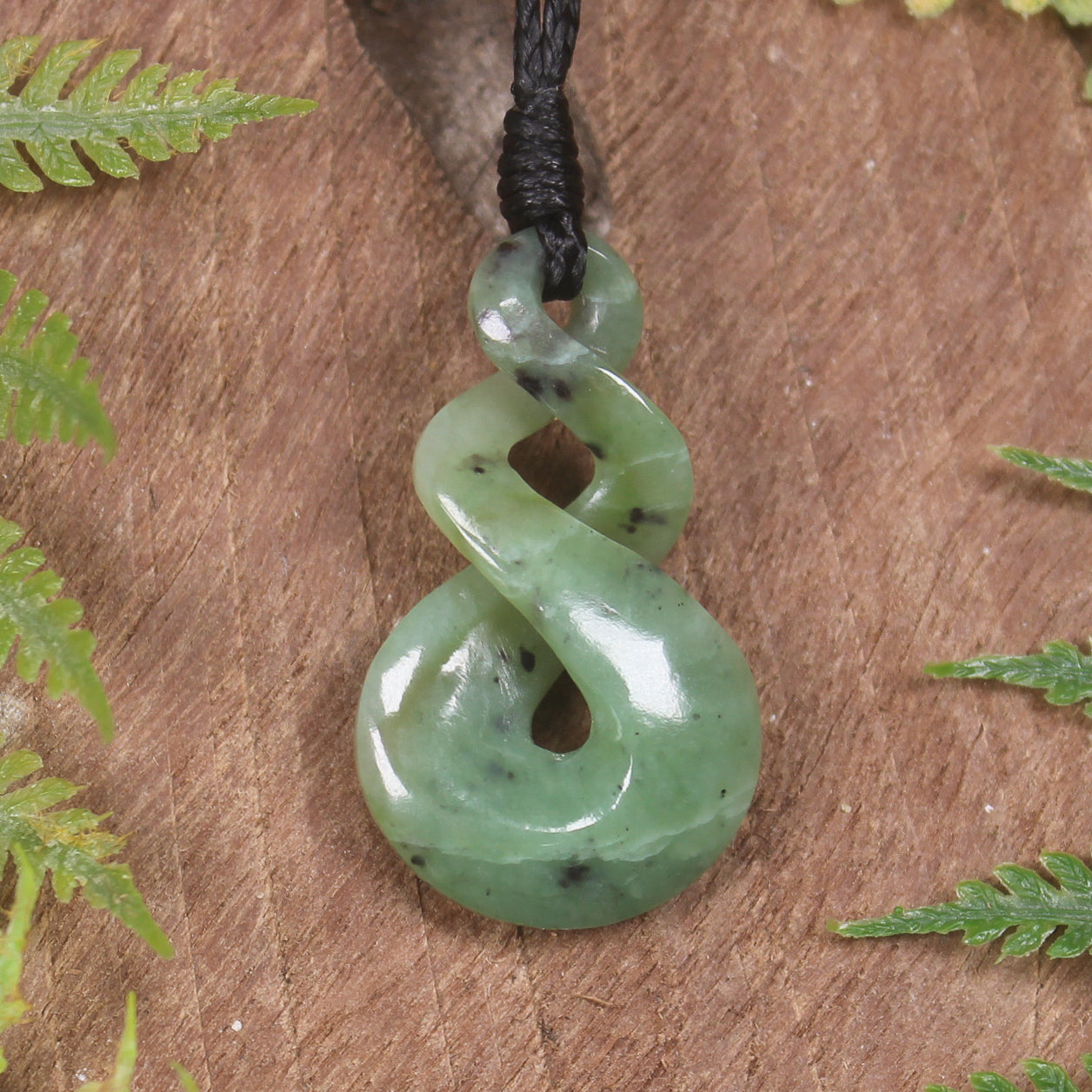 Twist or Pikorua carved from Hapopo Pounamu - NZ Greenstone