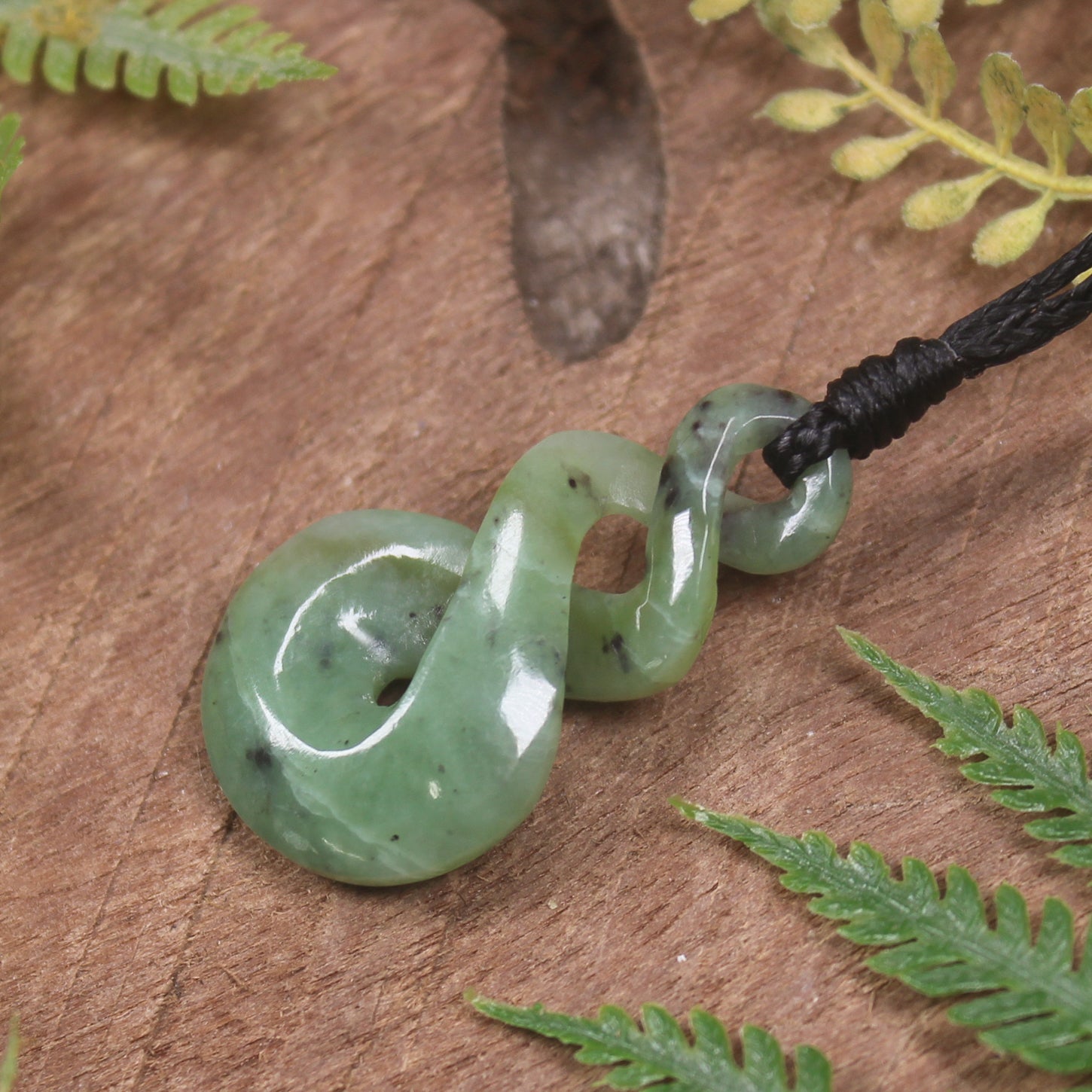 Twist or Pikorua carved from Hapopo Pounamu - NZ Greenstone