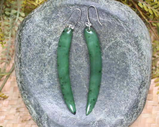 Huia Beak earrings carved from Hapopo Pounamu - NZ Greenstone