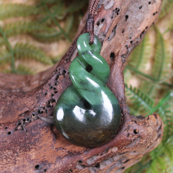 Twist or Pikorua carved from Hapopo Pounamu - NZ Greenstone