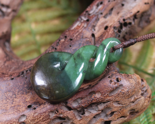 Twist or Pikorua carved from Hapopo Pounamu - NZ Greenstone
