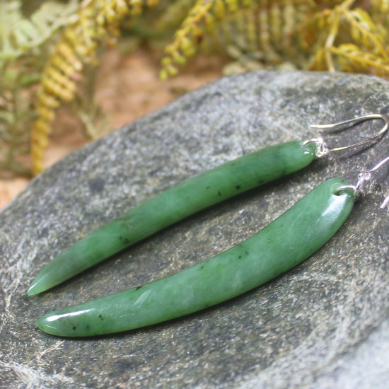 Huia Beak earrings carved from Hapopo Pounamu - NZ Greenstone