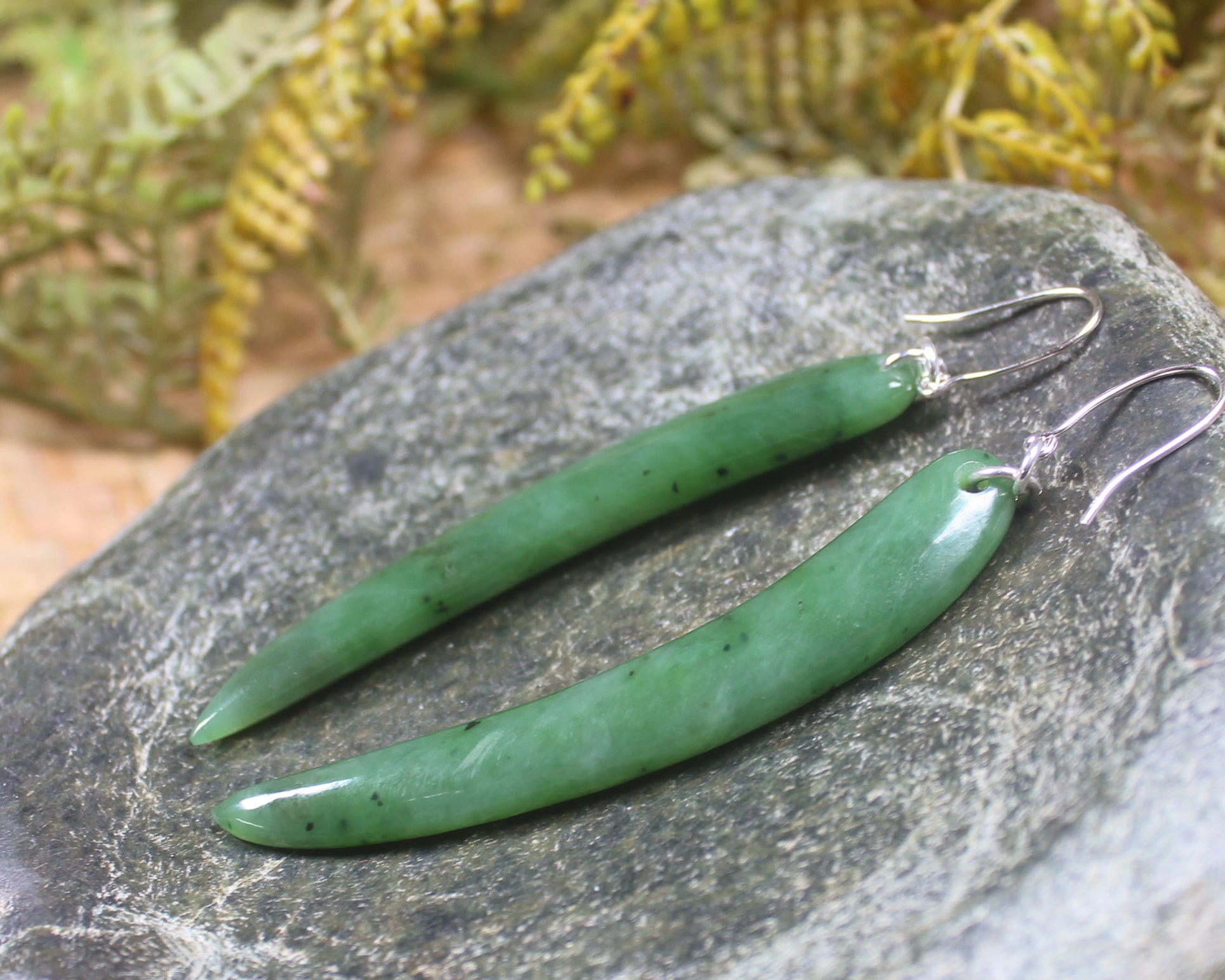 Huia Beak earrings carved from Hapopo Pounamu - NZ Greenstone