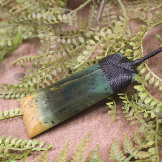 Flower Jade Pounamu Toki Pendant - NZ Greenstone