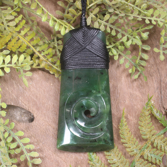Kawakawa Pounamu Toki with Koru