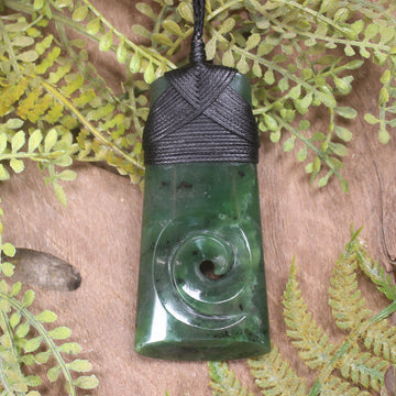 Kawakawa Pounamu Toki with Koru