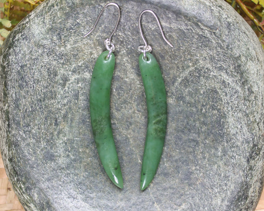 Huia Beak earrings carved from Hapopo Pounamu - NZ Greenstone
