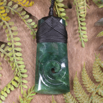 Kawakawa Pounamu Toki with Koru
