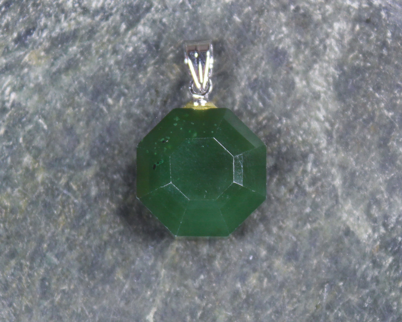 Kawakawa Pounamu pendant set in Sterling Silver - NZ Greenstone