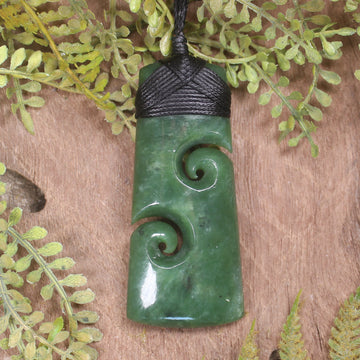 Toki with Koru pounamu pendant - NZ Greenstone