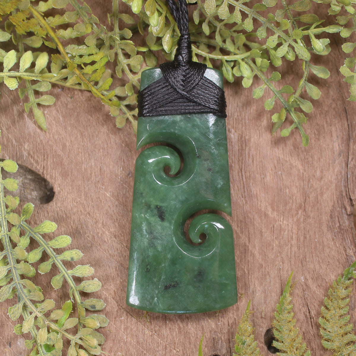 Toki with Koru pounamu pendant - NZ Greenstone