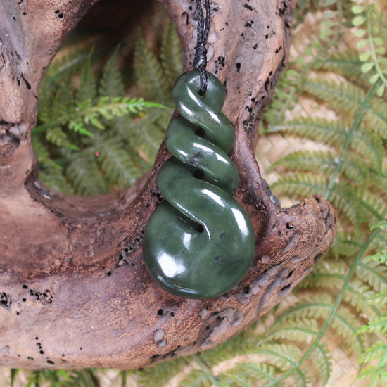 Twist or Pikorua carved from Rimu Pounamu - NZ Greenstone