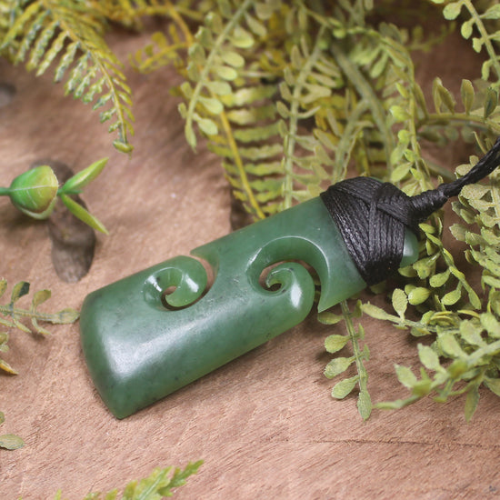 Hapopo Pounamu Toki with Koru - NZ Greenstone
