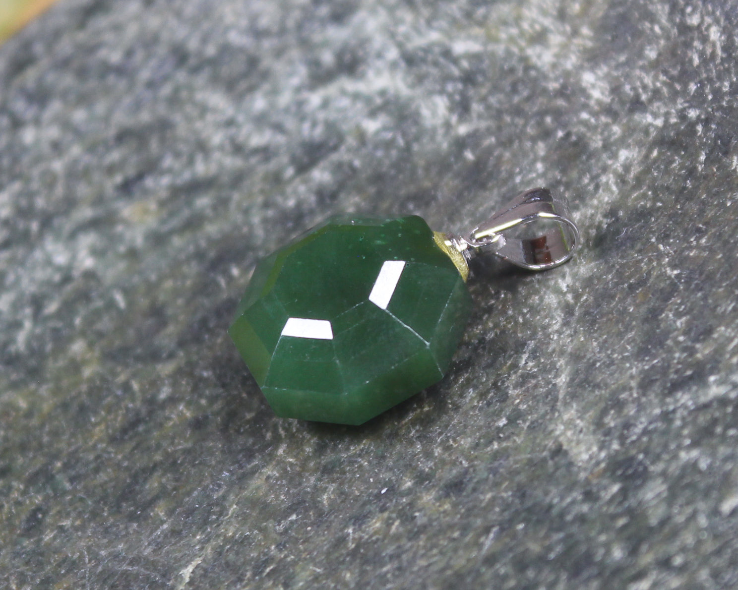 Kawakawa Pounamu pendant set in Sterling Silver - NZ Greenstone