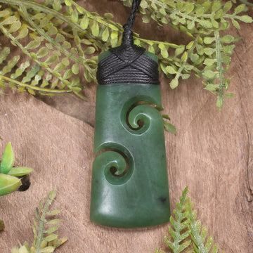 Hapopo Pounamu Toki with Koru - NZ Greenstone