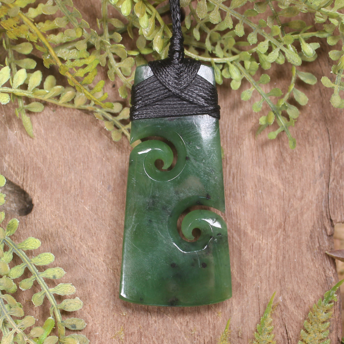 Toki with Koru pounamu pendant - NZ Greenstone