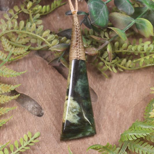 Flower Jade Pounamu Toki