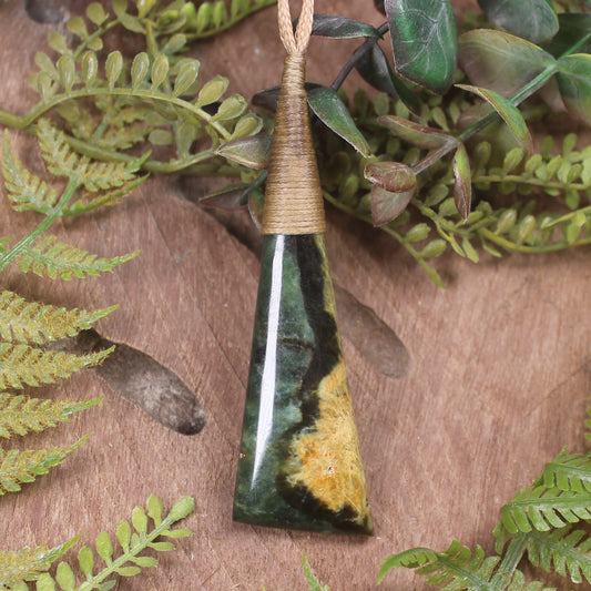 Flower Jade Pounamu Toki