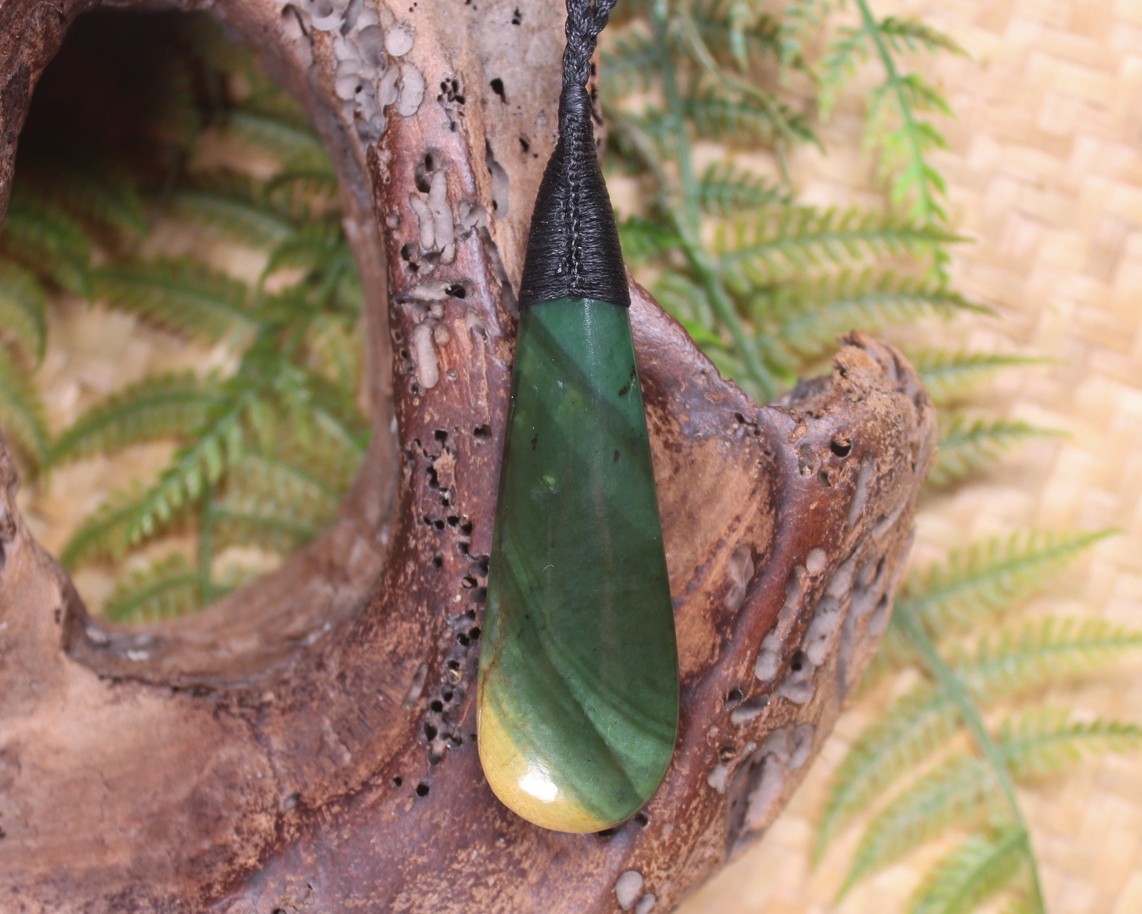 Kawakawa Pounamu Roimata Pendant - NZ Greenstone