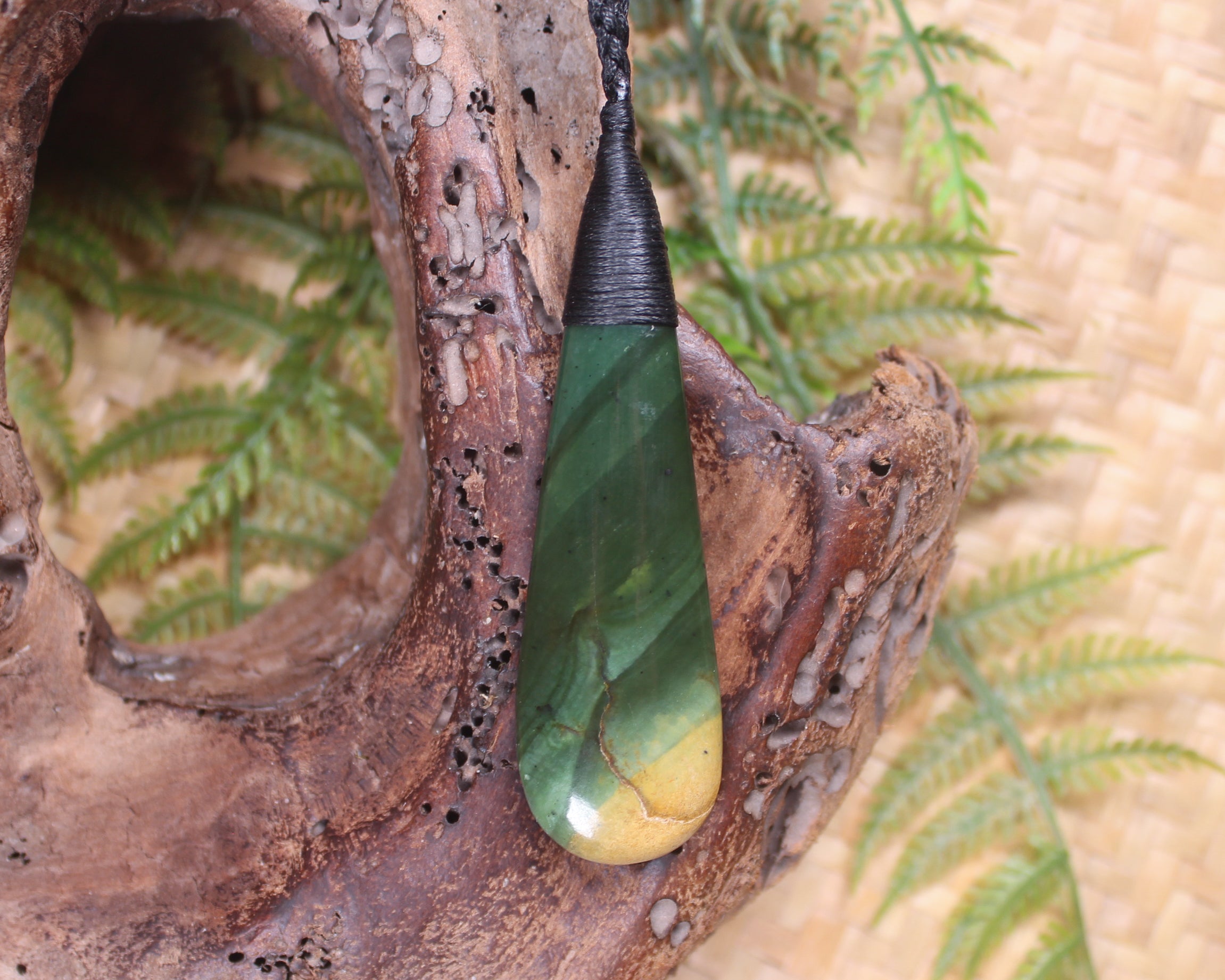 Kawakawa Pounamu Roimata Pendant - NZ Greenstone