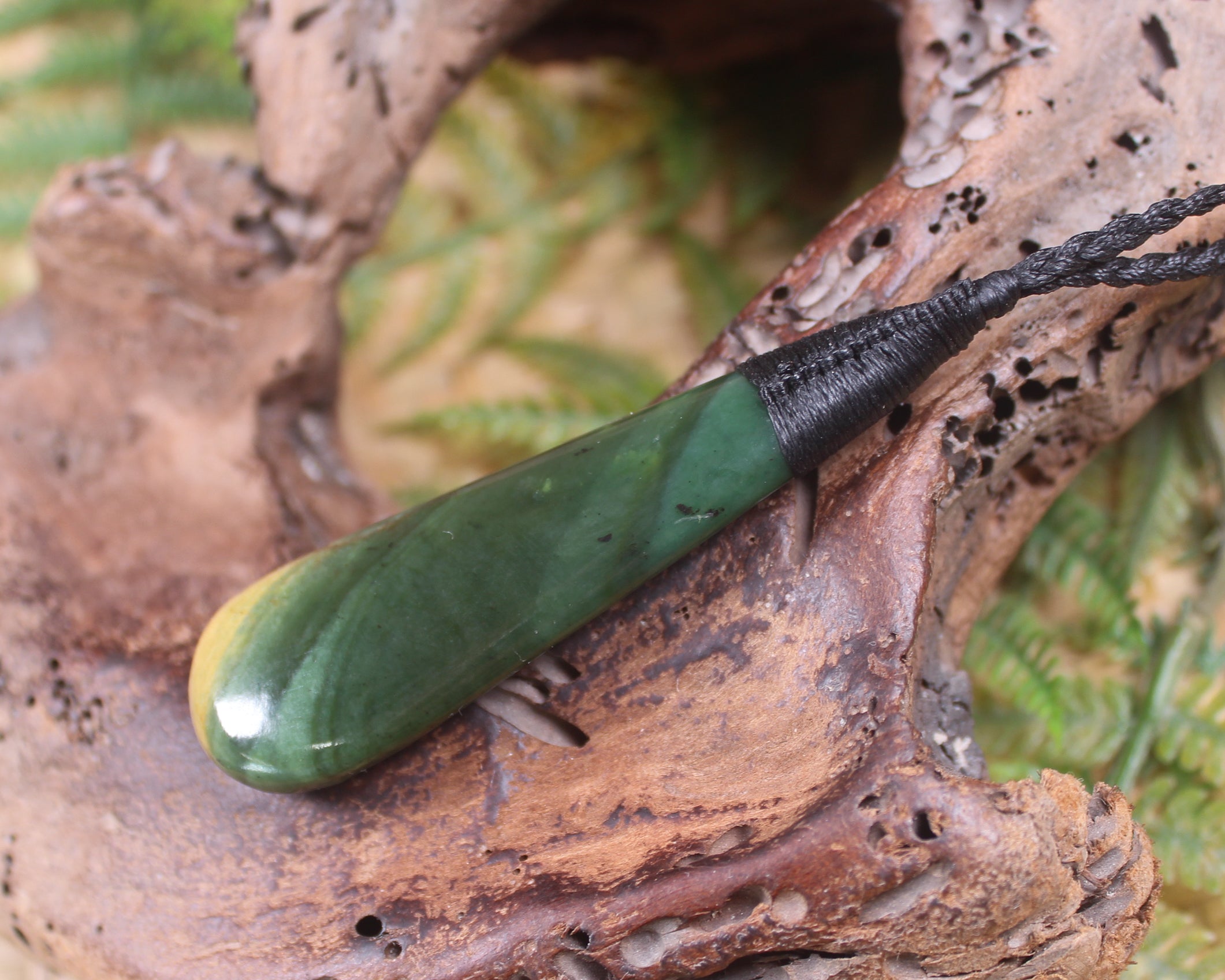 Kawakawa Pounamu Roimata Pendant - NZ Greenstone