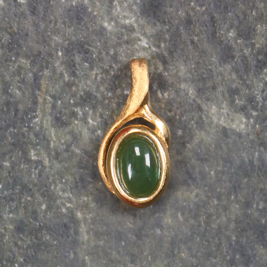 gold plated pendant Kawakawa pounamu