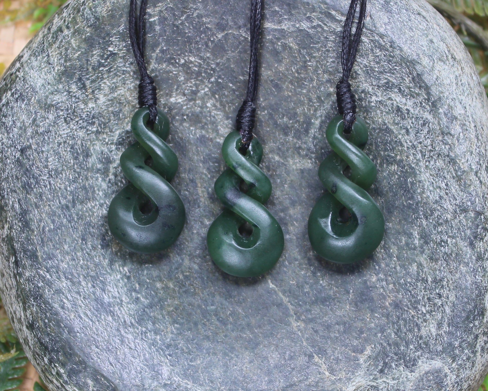 Twist or Pikorua Pendant carved from Kawakawa Pounamu - NZ Greenstone