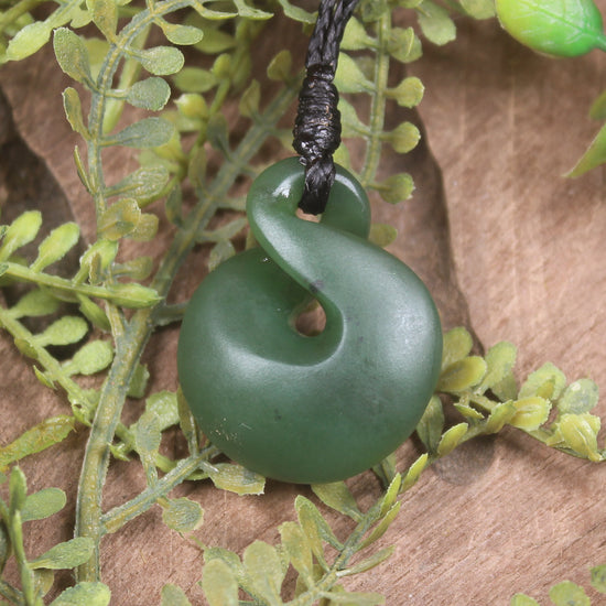Twist or Pikorua carved from Hapopo Pounamu - NZ Greenstone