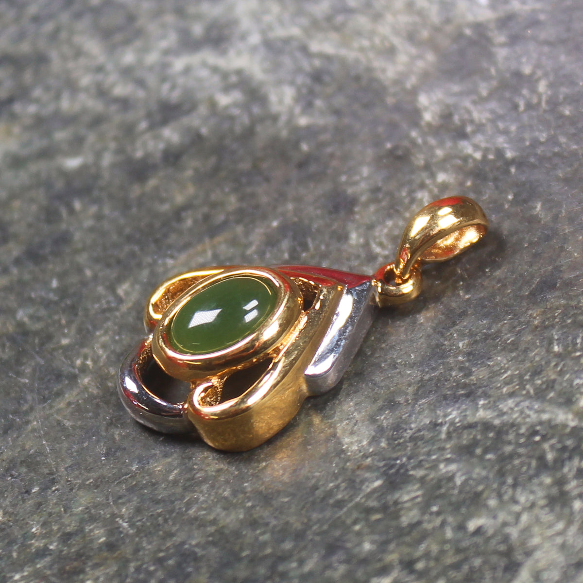 gold plated pendant Kawakawa pounamu