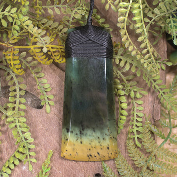 Flower Jade Pounamu Toki Pendant - NZ Greenstone