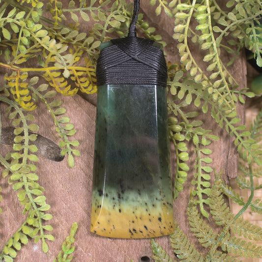 Flower Jade Pounamu Toki Pendant - NZ Greenstone