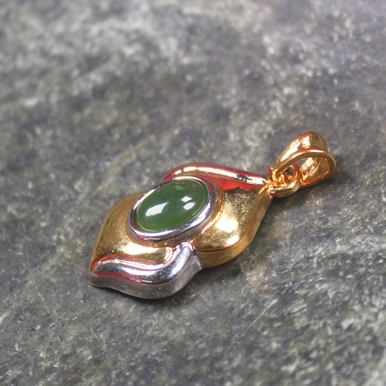 gold plated pendant Kawakawa pounamu
