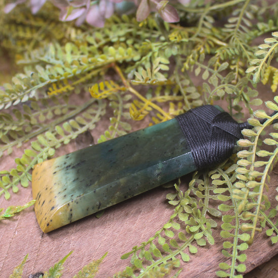 Flower Jade Pounamu Toki Pendant - NZ Greenstone