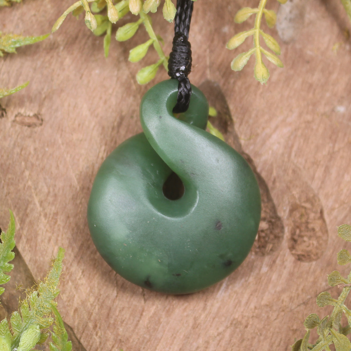 Twist or Pikorua carved from Hapopo Pounamu - NZ Greenstone