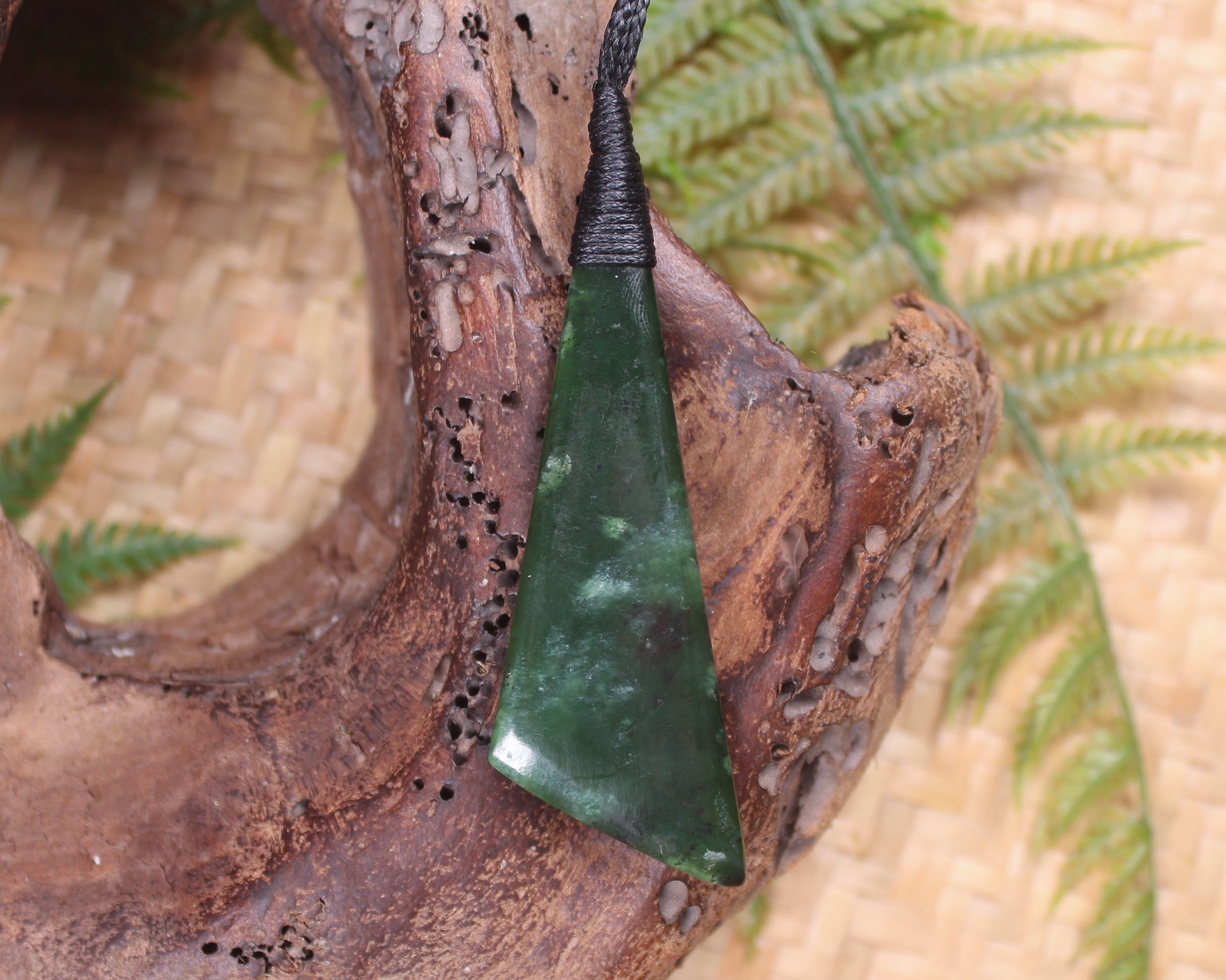 Kawakawa Pounamu Toki